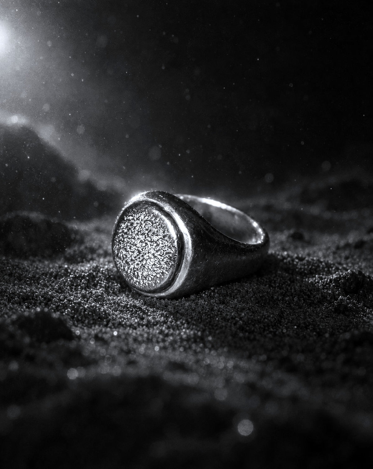 Silver 999 Galaxy Signet Ring イメージ（AI生成）