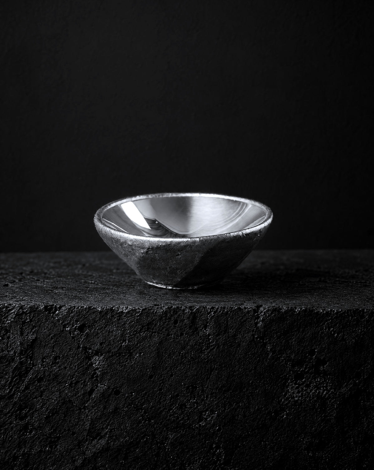 銀盃 内景（GINPAI NAIKEI）Silver 999 Sake Cup イメージ（AI生成）
