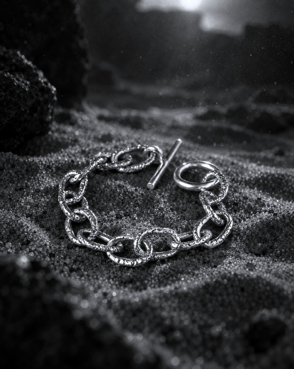 鎚鎖（TSUISA）Silver 999 Bracelet (Slim Model) イメージ（AI生成）